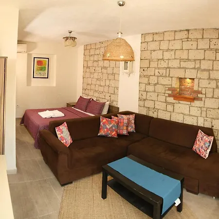 Zevklıler Alaçati Boutique Hotel&fine Dining Alojamento de Acomodação e Pequeno-almoço *