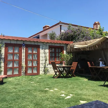 Zevklıler Alaçati Boutique Hotel&fine Dining Alojamento de Acomodação e Pequeno-almoço
