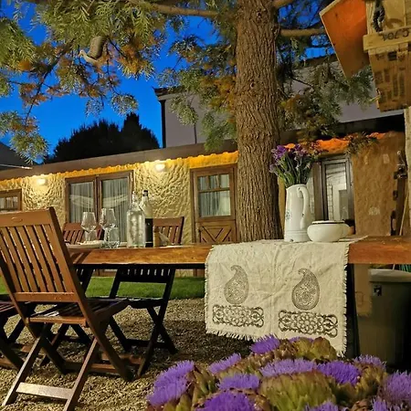 Alojamento de Acomodação e Pequeno-almoço Zevklıler Alaçati Boutique Hotel&fine Dining *