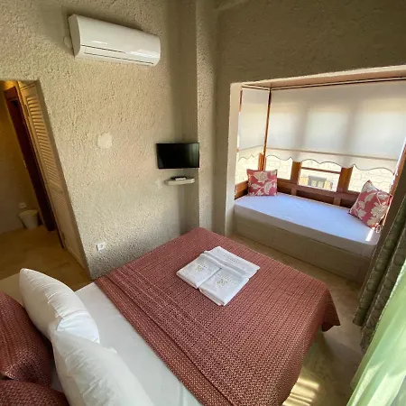 Oda ve Kahvaltı Zevklıler Alaçati 3*